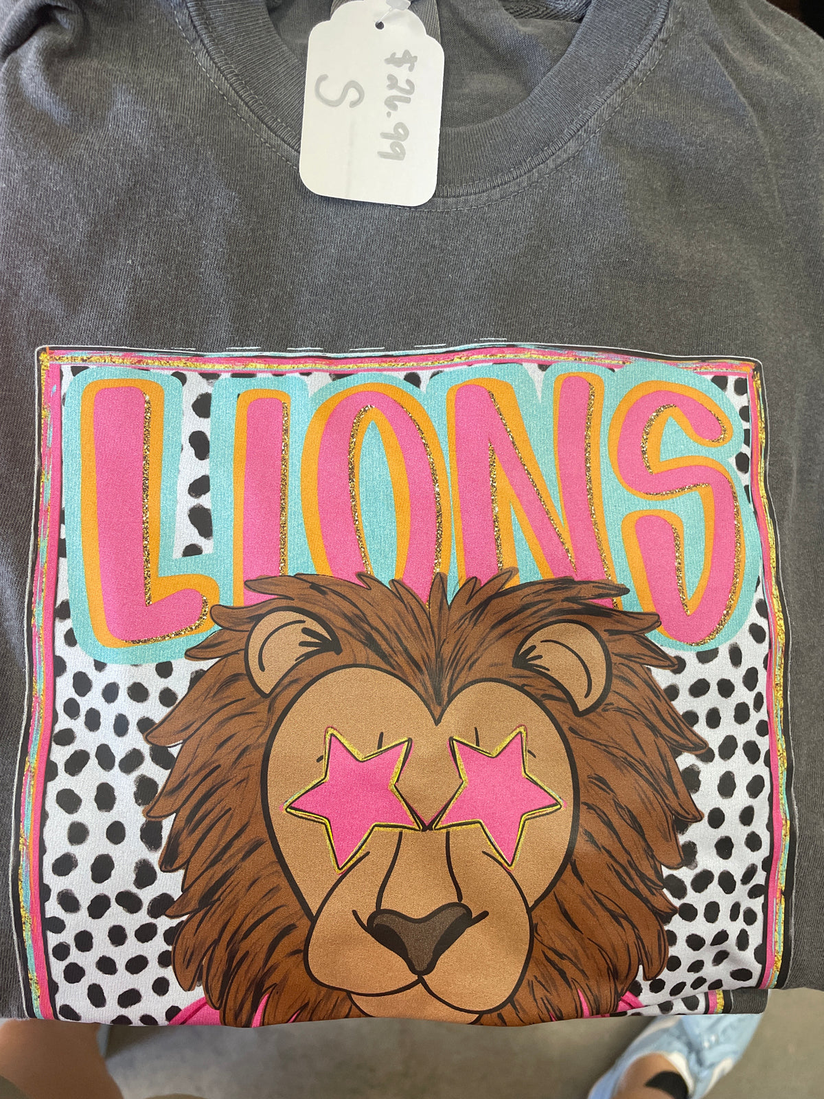 Colorful lions tee
