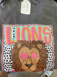 Colorful lions tee
