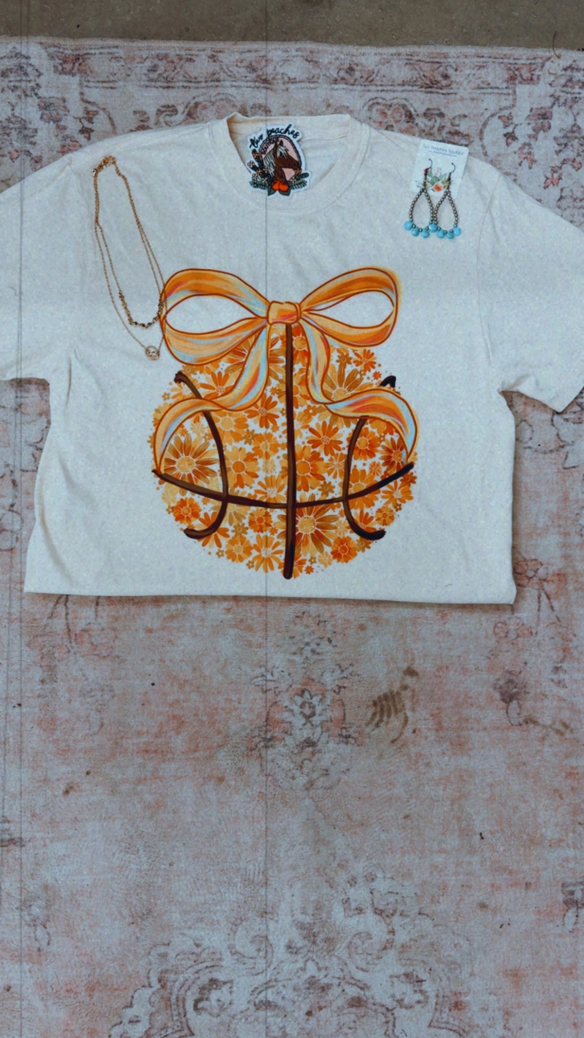 Basketball bow tee