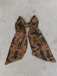 Small boot scoot bow