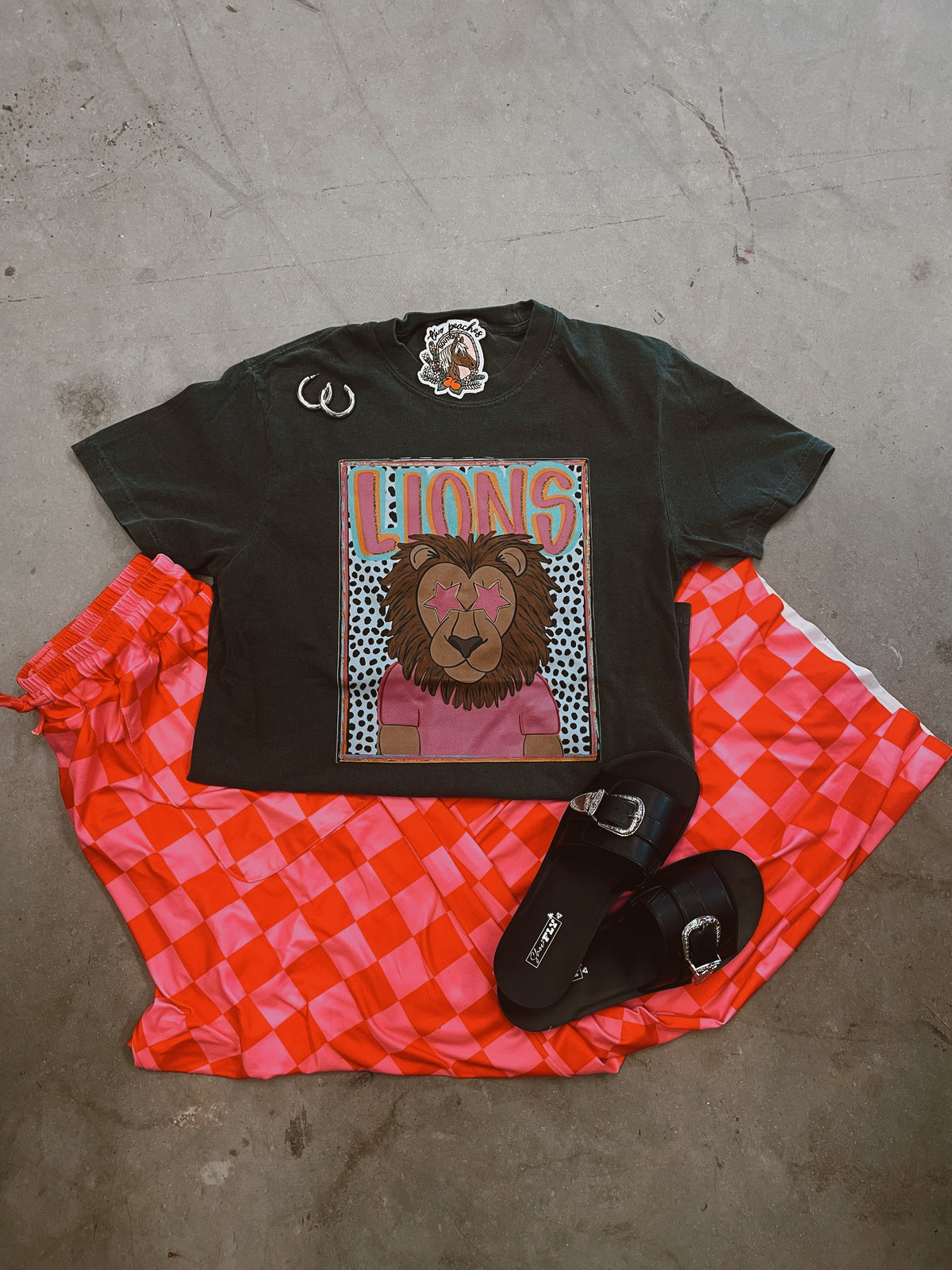 Colorful lions tee