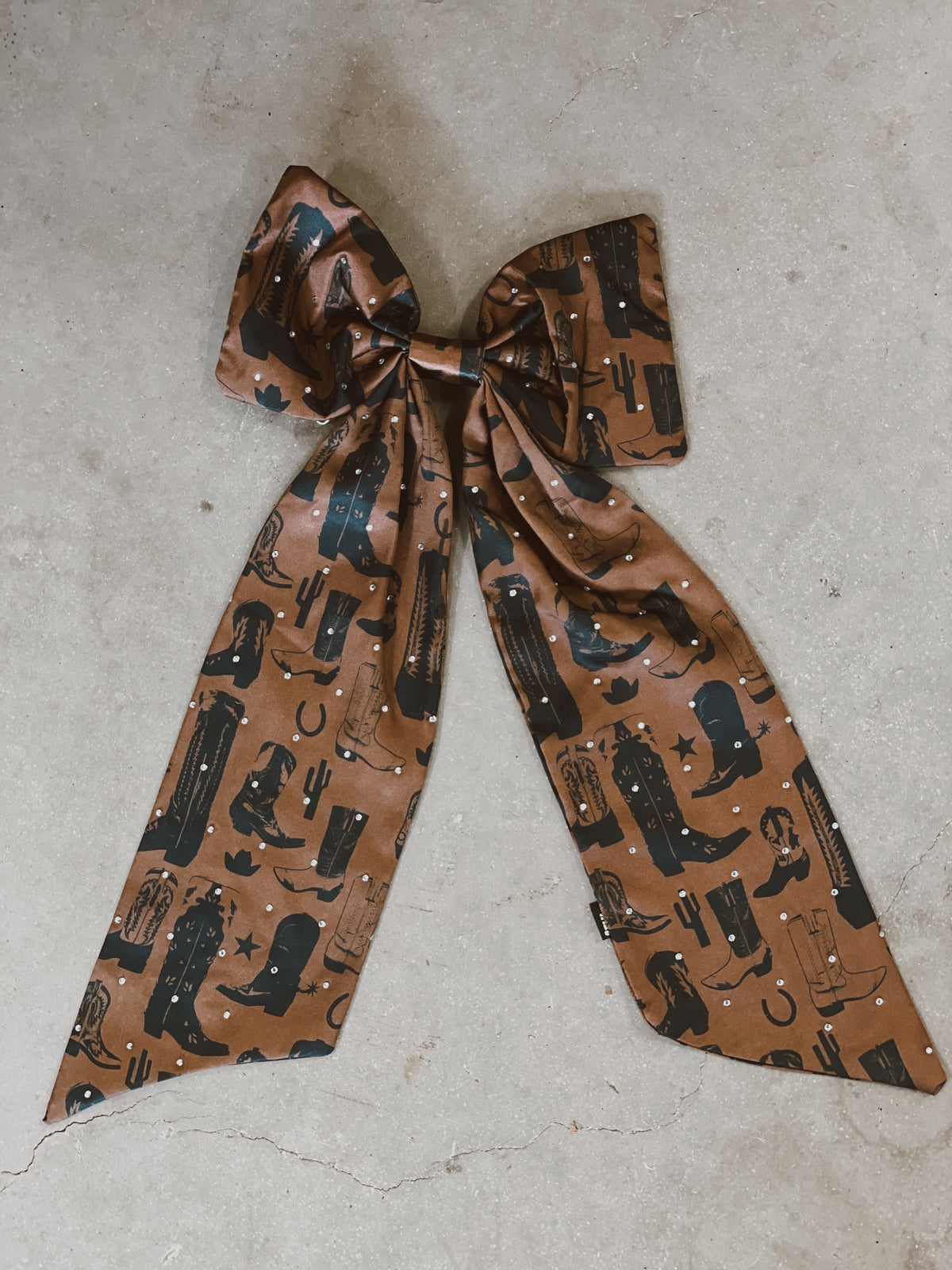 Large boot scoot bow