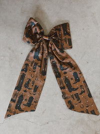 Large boot scoot bow
