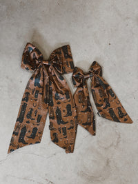 Small boot scoot bow