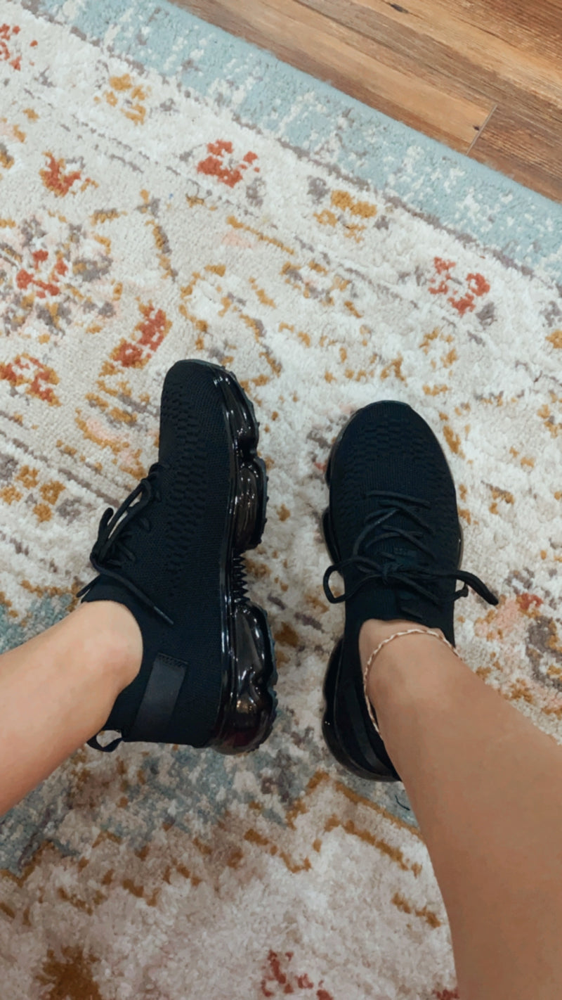 Black Basic Tennis Shoes